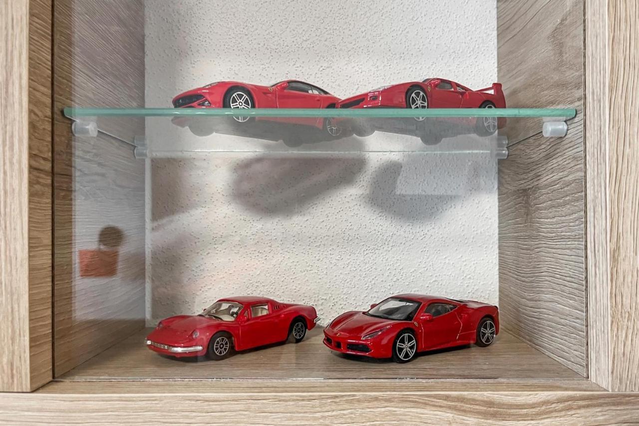 Hotel Double Red Cars Museum ブレズノ エクステリア 写真